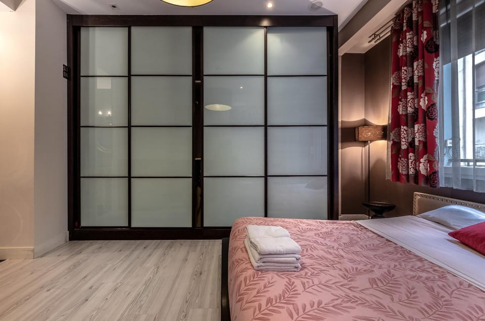Bed, Bedroom, heating, towels, wardrobe
