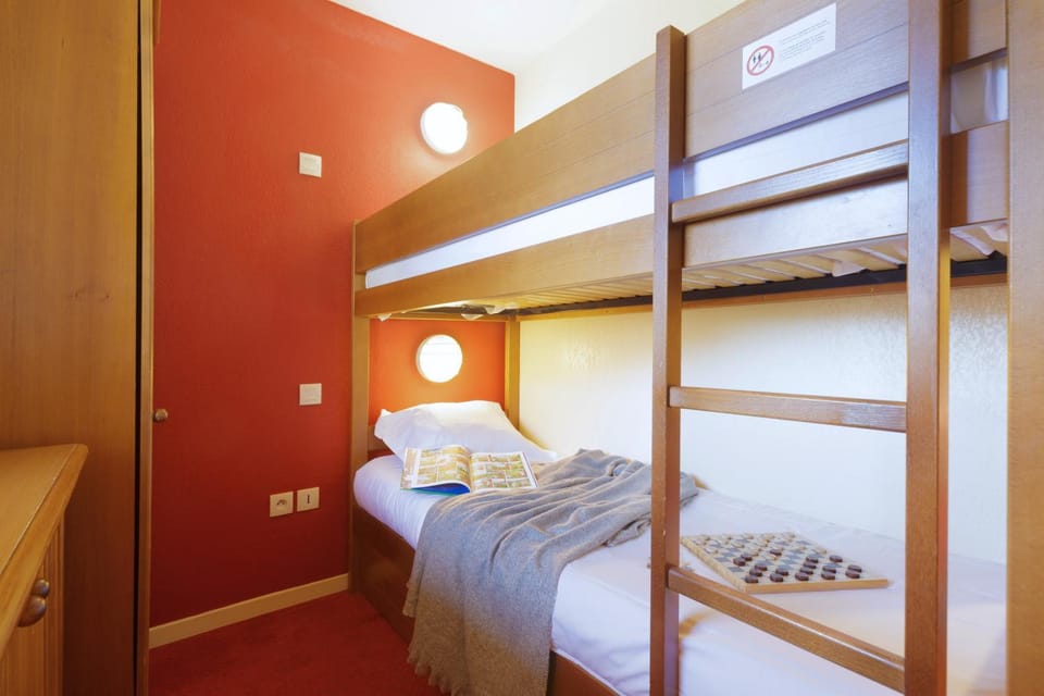 Bed, Photo of the whole room, Bedroom, bunk bed, towels, wardrobe