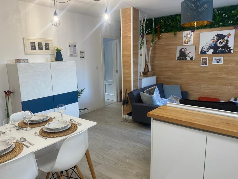 Seating area, Dining area