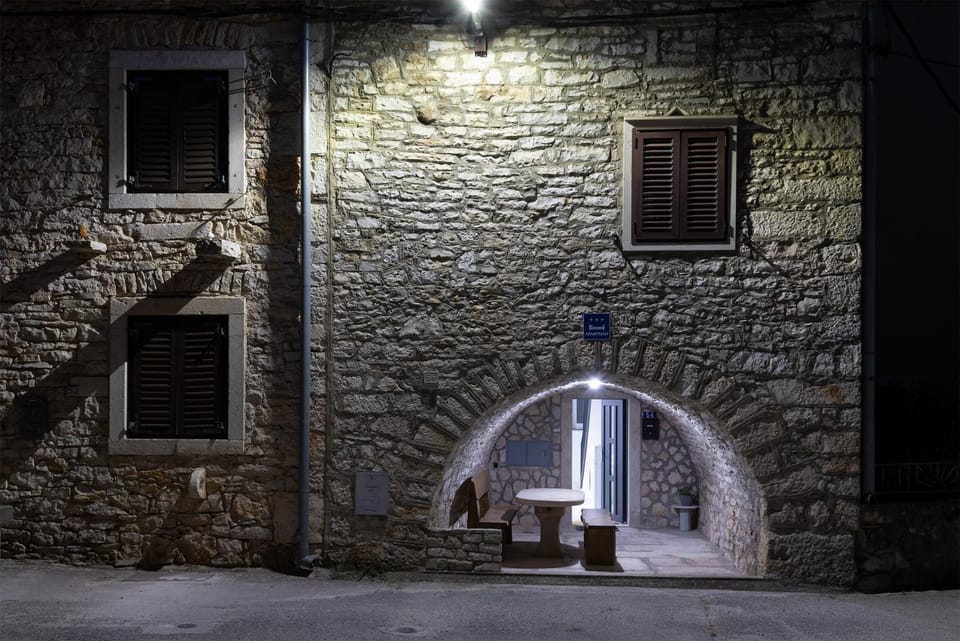 Property building, Facade/entrance, Off site, Night