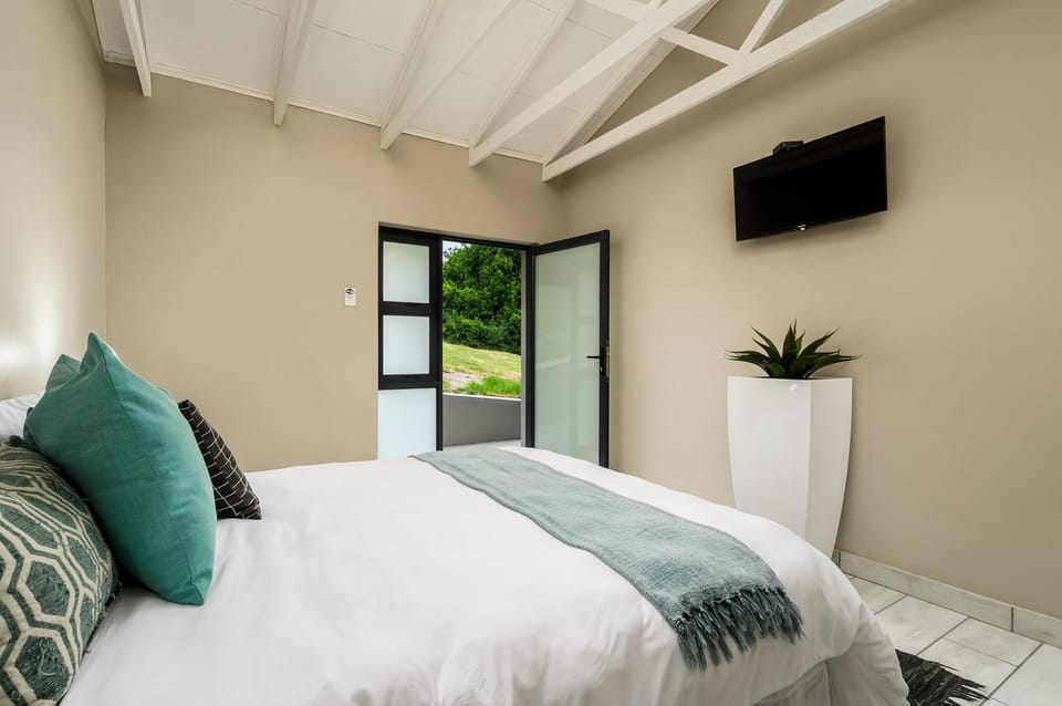 15 Port Elizabeth Country Getaway Deer Park estate15 Bed and Breakfast in Port Elizabeth