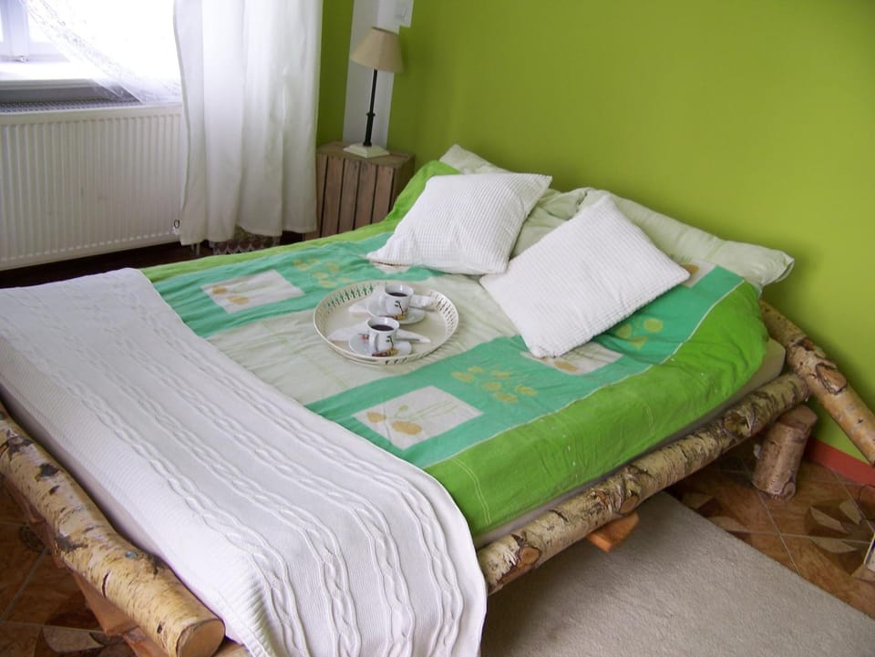 Pałac Dąbrowica Farm Stay in Lower Silesian Voivodeship