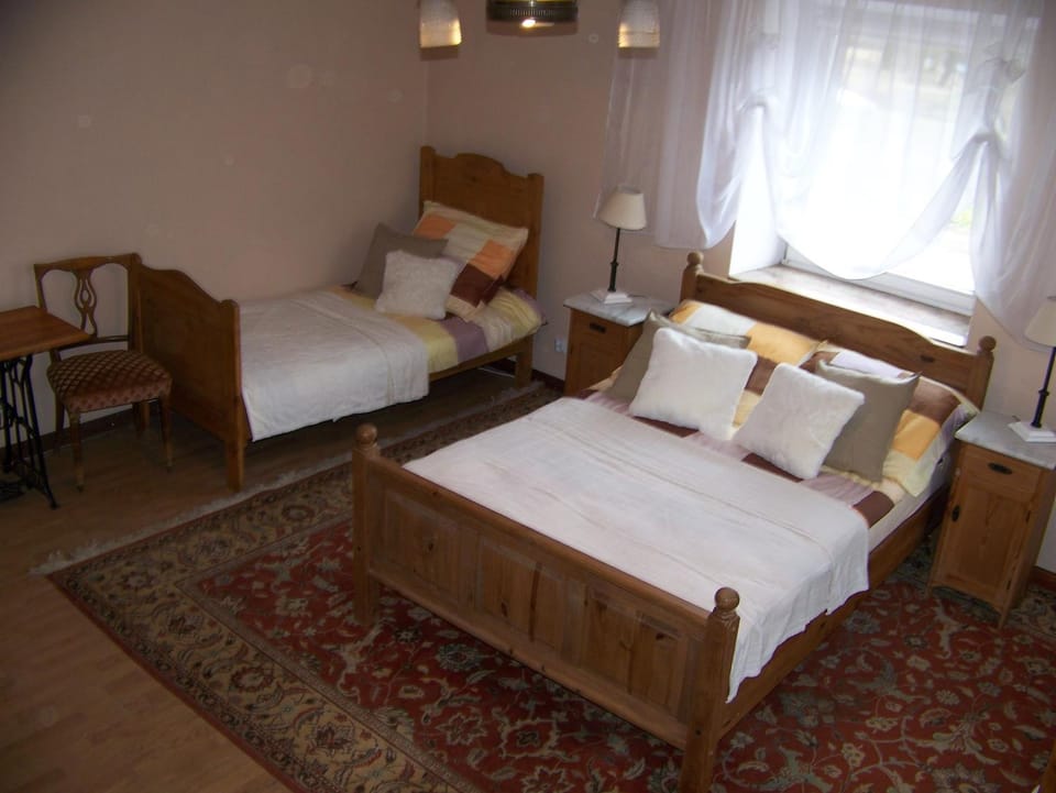 Pałac Dąbrowica Farm Stay in Lower Silesian Voivodeship