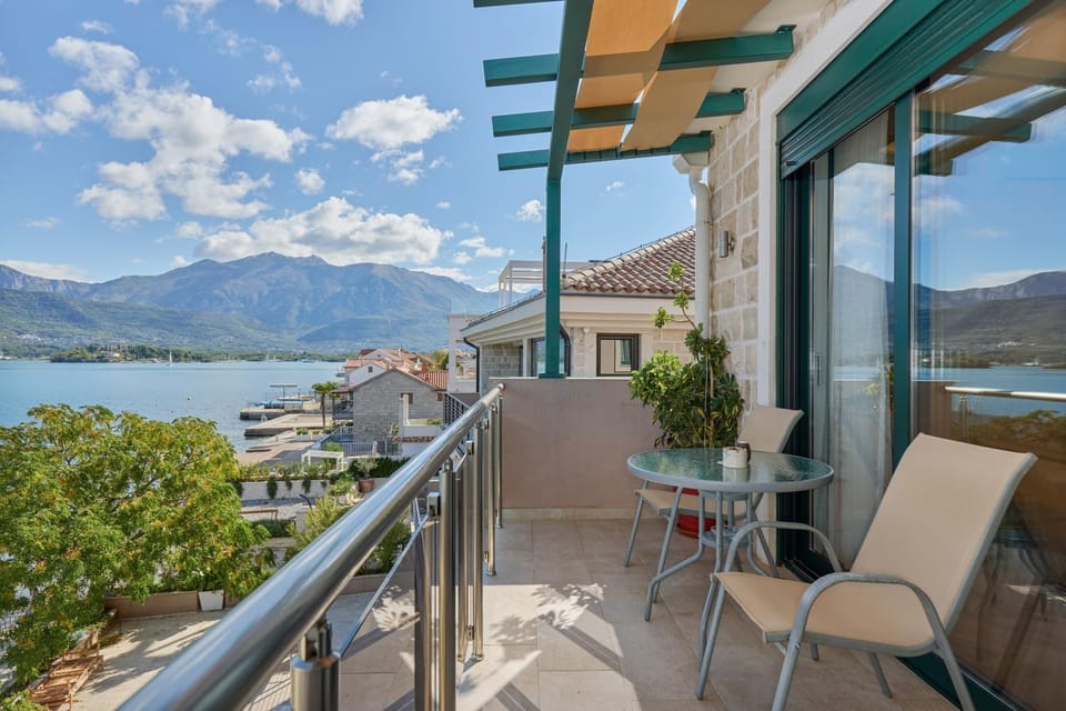 Apartments Tramonto Apartment in Kotor Municipality
