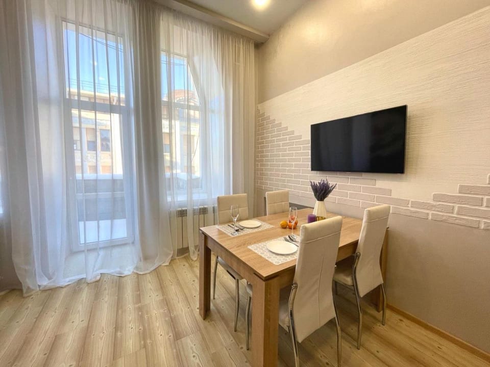Communal lounge/ TV room, TV and multimedia, Living room, Seating area, Dining area