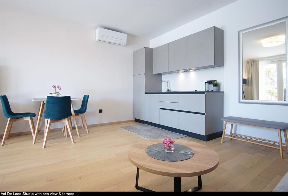 Dining area, kitchen, air conditioner