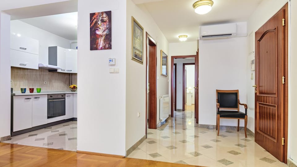 Central Apartment Smiley - FREE PARKING Apartment in City of Zagreb