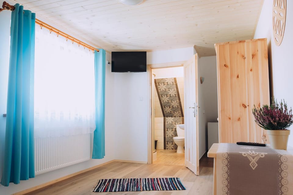Bed, TV and multimedia, Photo of the whole room, Bedroom, wardrobe