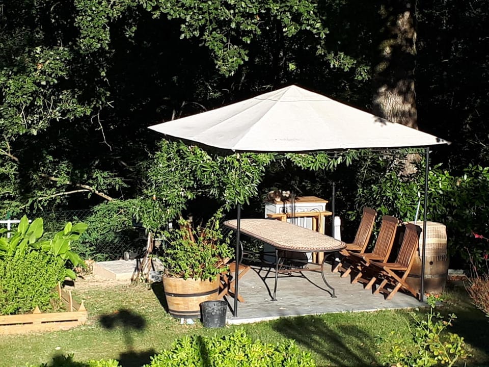 Garden, Dining area