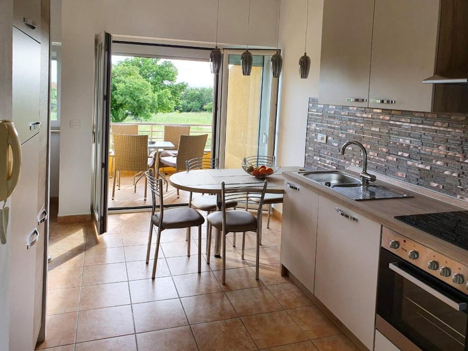 Lastovka Pošesi Apartment in Premantura