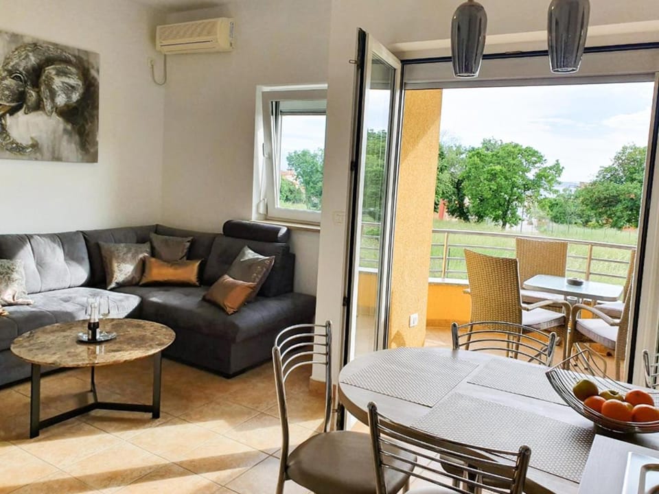 Lastovka Pošesi Apartment in Premantura