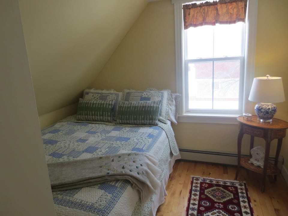 Sunbury Cove Winery Bed and Breakfast in Prince Edward County