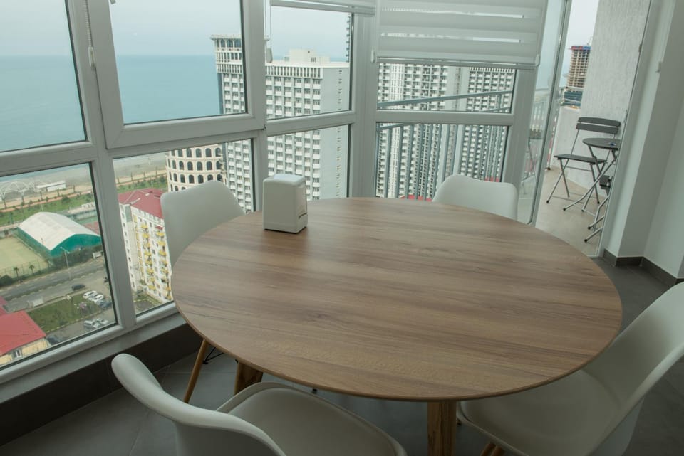 View (from property/room), Balcony/Terrace, Dining area, Sea view