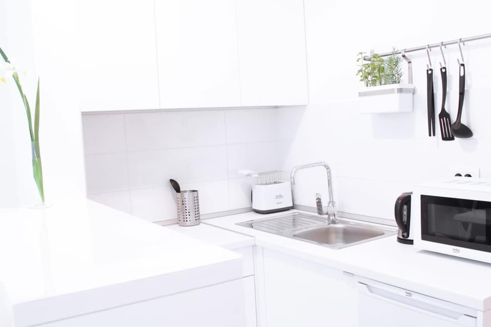 Kitchen or kitchenette, minibar, toaster