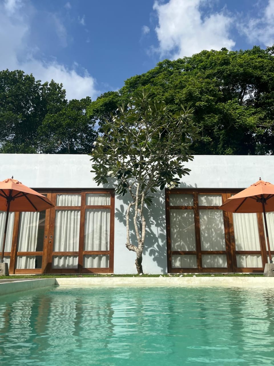 Property building, Day, Pool view, Swimming pool, Swimming pool