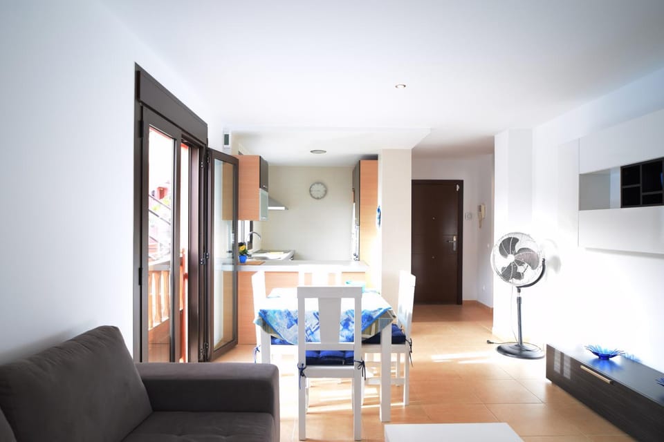 Communal lounge/ TV room, Dining area