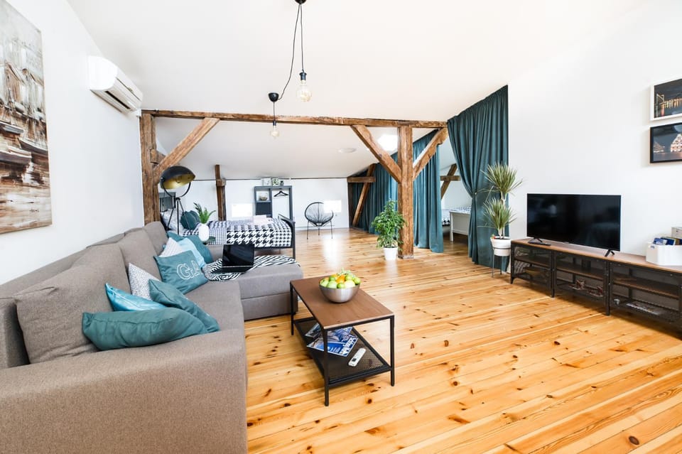 Communal lounge/ TV room, TV and multimedia, Living room