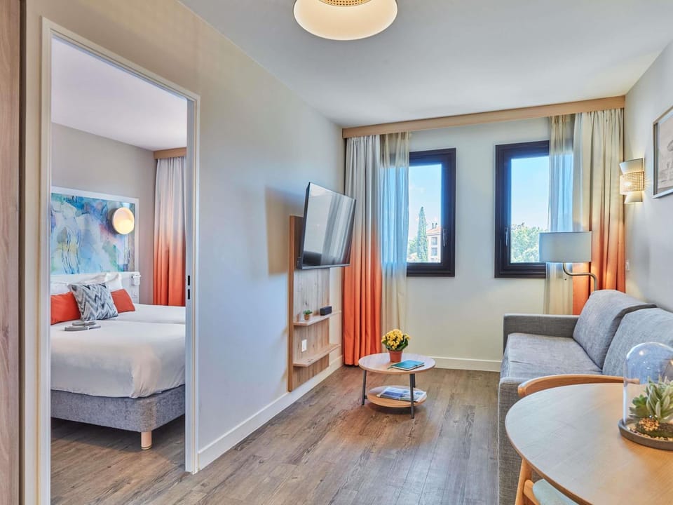 Living room, Bedroom