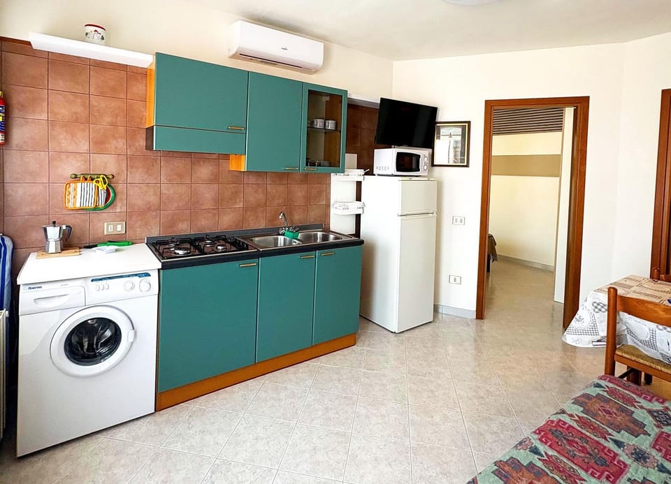 Kitchen or kitchenette, Living room