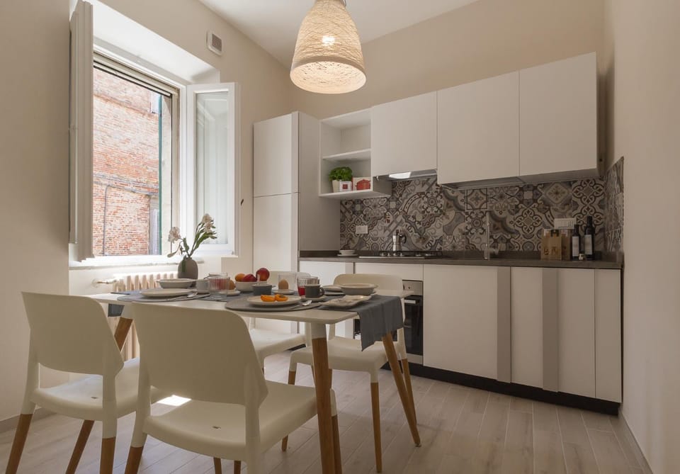Day, Food and drinks, Dining area, Communal kitchen, City view, Breakfast, Family