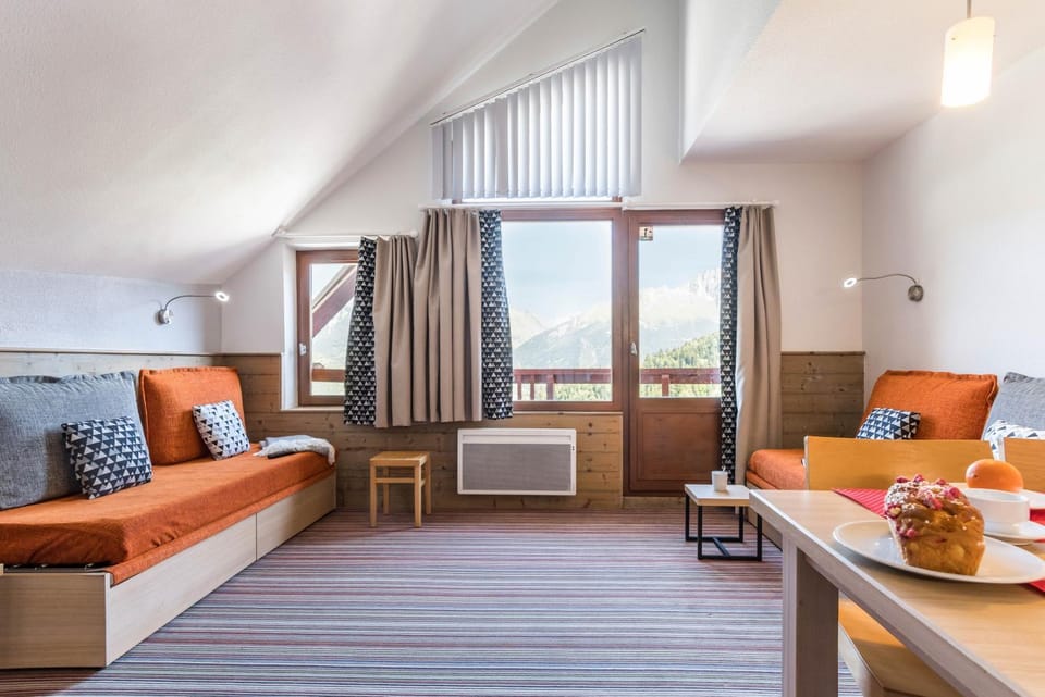 Bed, Balcony/Terrace, Living room, Photo of the whole room, Seating area, Dining area, Bedroom