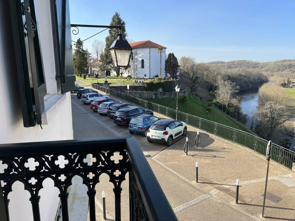 T2 confortable au centre-ville avec animaux admis et Wi-Fi - FR-1-495-79 Apartment in French Basque Country