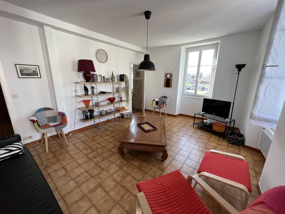 T2 confortable au centre-ville avec animaux admis et Wi-Fi - FR-1-495-79 Apartment in French Basque Country
