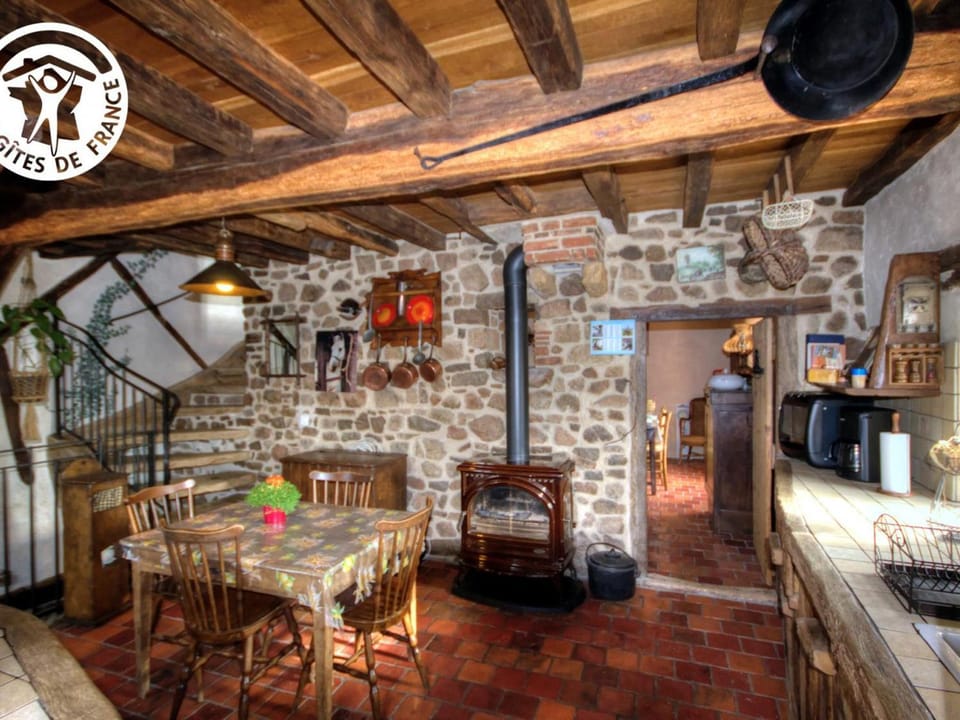Gîte charmant avec poêle à bois, animaux acceptés - FR-1-496-137 House in Auvergne-Rhône-Alpes