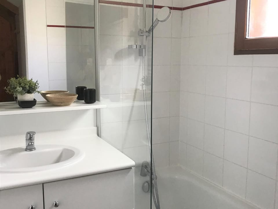 Chalet mitoyen rénové 3 pièces, 7 pers, terrasse, parking, animaux admis - FR-1-863-10 Chalet in Provence-Alpes-Côte d'Azur
