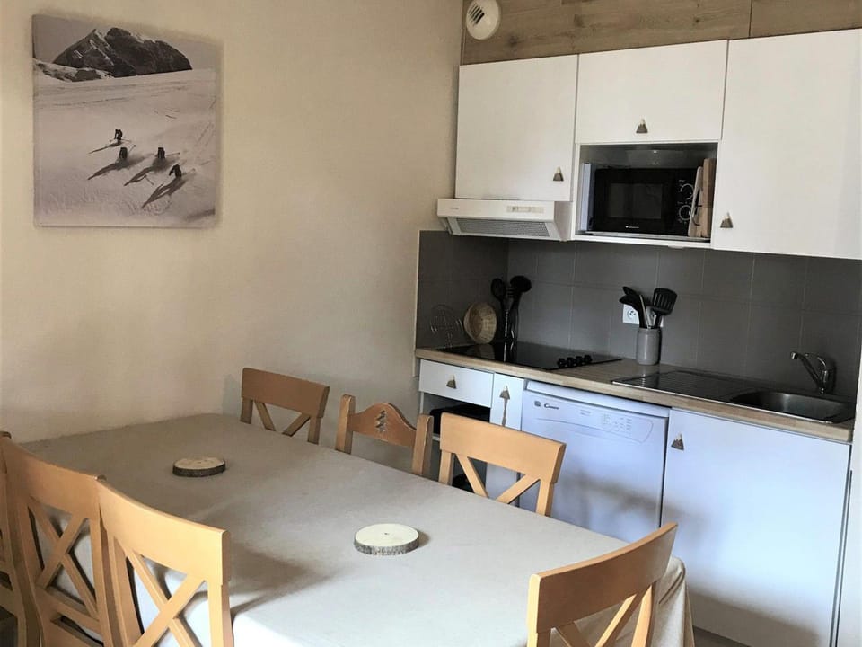 Chalet mitoyen rénové 3 pièces, 7 pers, terrasse, parking, animaux admis - FR-1-863-10 Chalet in Provence-Alpes-Côte d'Azur