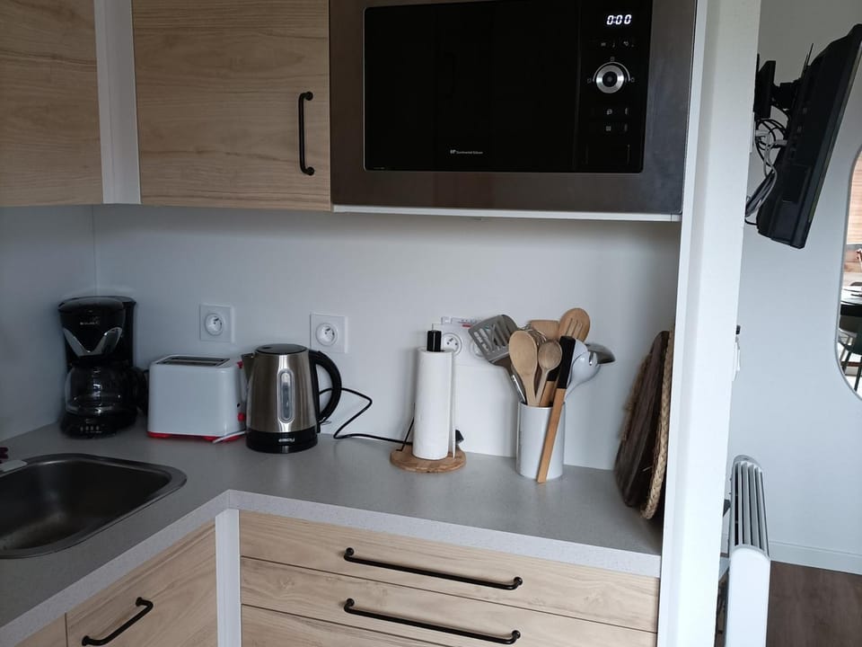 Appartement rénové 2 pièces avec balcon et parking gratuit - FR-1-504-160 Apartment in Provence-Alpes-Côte d'Azur