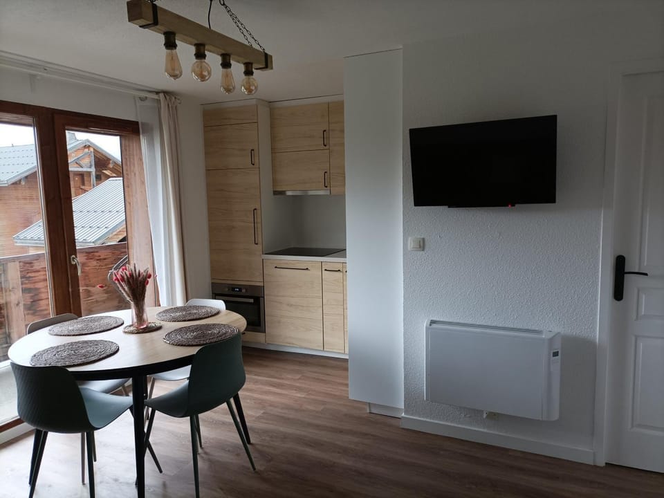 Appartement rénové 2 pièces avec balcon et parking gratuit - FR-1-504-160 Apartment in Provence-Alpes-Côte d'Azur