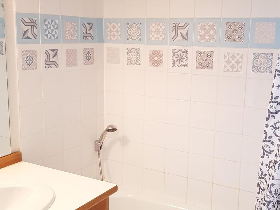 Studio cabine La Joue du Loup, 4 pers., terrasse, parking - FR-1-504-363 Cabin in Provence-Alpes-Côte d'Azur