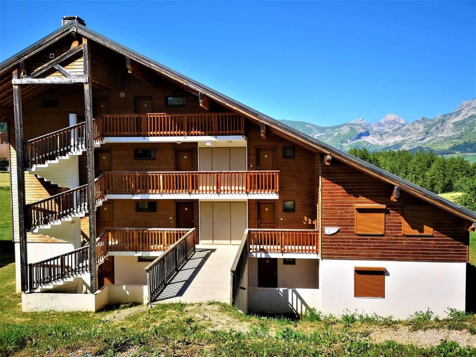 Studio cabine La Joue du Loup, 4 pers., terrasse, parking - FR-1-504-363 Cabin in Provence-Alpes-Côte d'Azur
