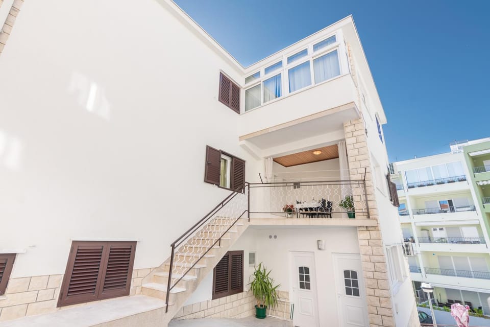 Apartment Holiday Apartment in Makarska