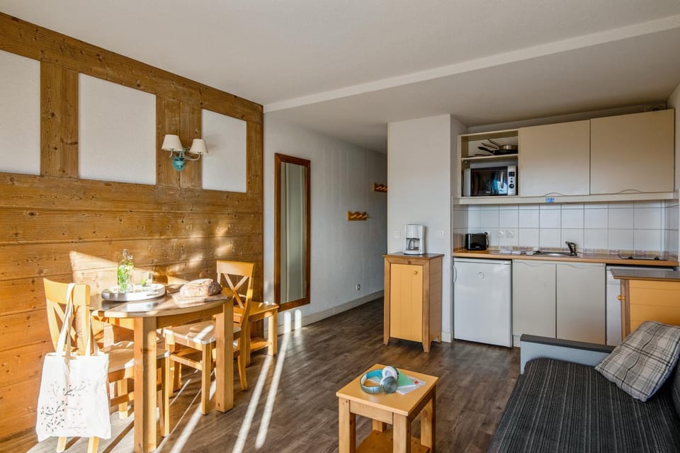 Day, Kitchen or kitchenette, Living room, Seating area, Dining area, dishwasher, minibar, oven, pet friendly, stove, toaster, kitchen