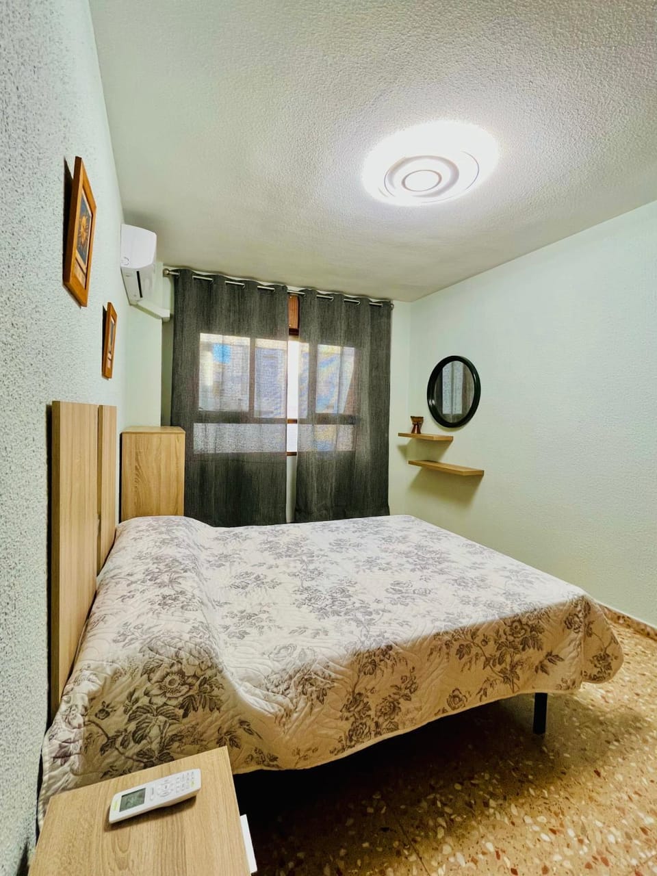 Bedroom, air conditioner