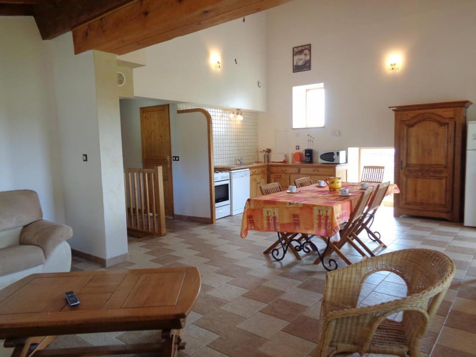 Gîte familial avec terrasse et animaux bienvenus - FR-1-496-145 House in Auvergne-Rhône-Alpes