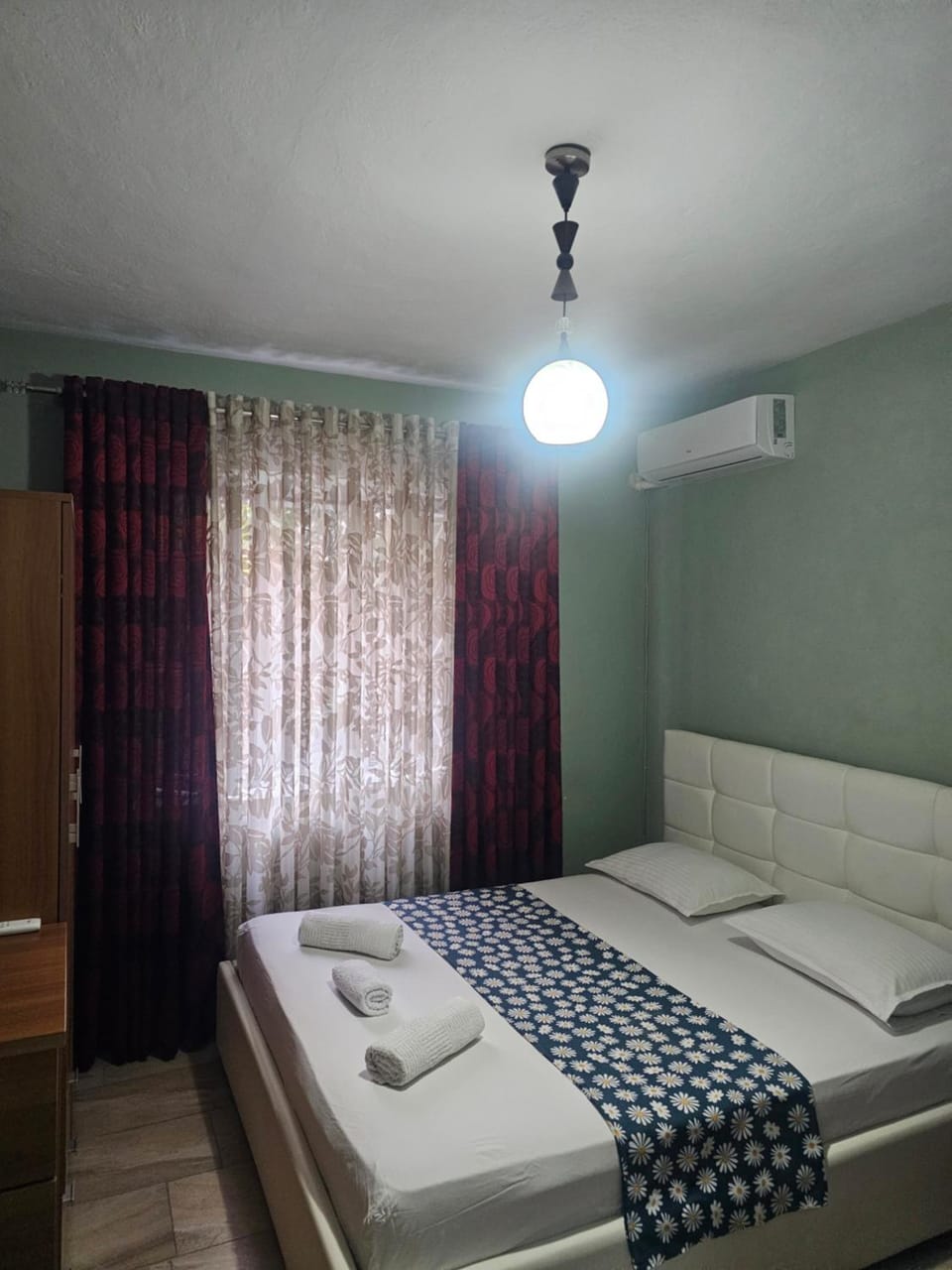 Bed, Photo of the whole room, Bedroom, air conditioner