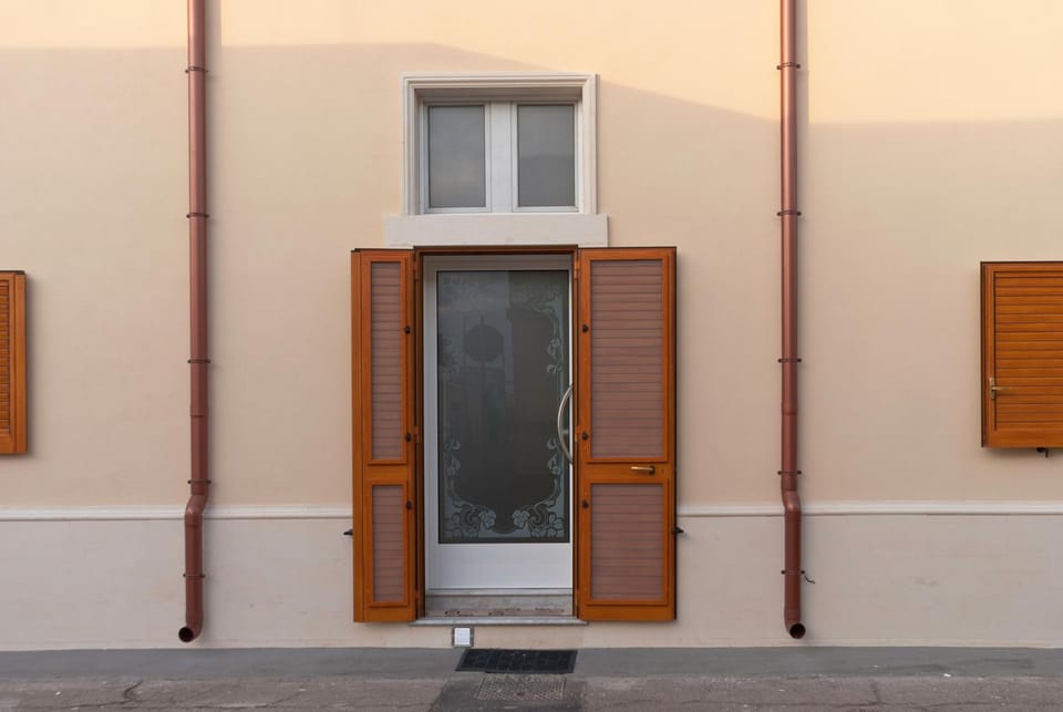 Property building, Facade/entrance, Internal: Not applicable to any particular room