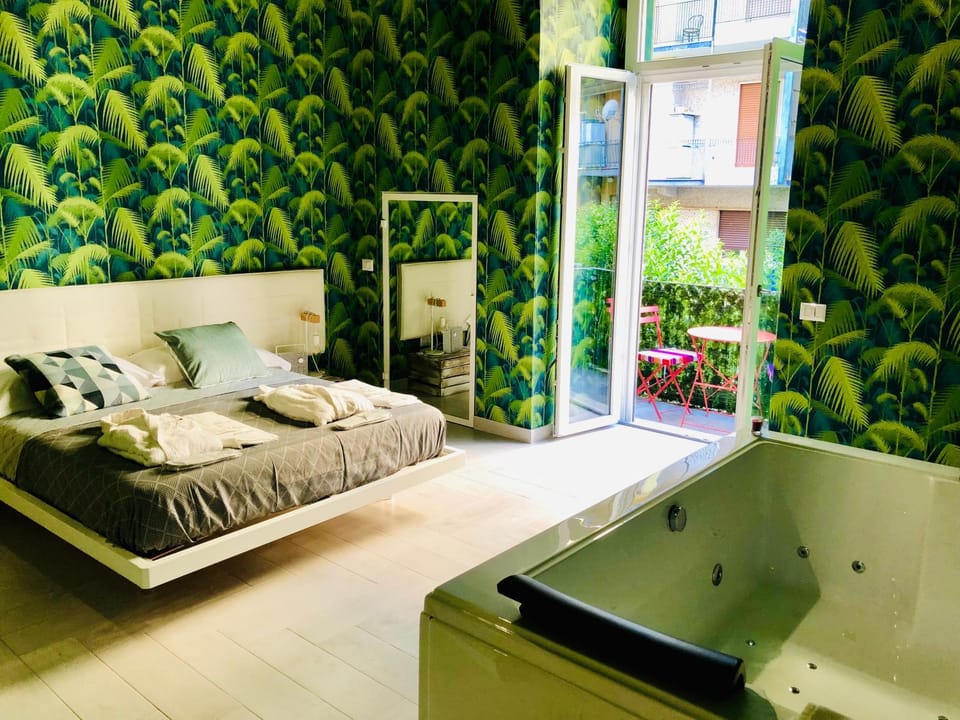 Bed, Natural landscape, Hot Tub, Photo of the whole room, Bedroom, Bath, towels