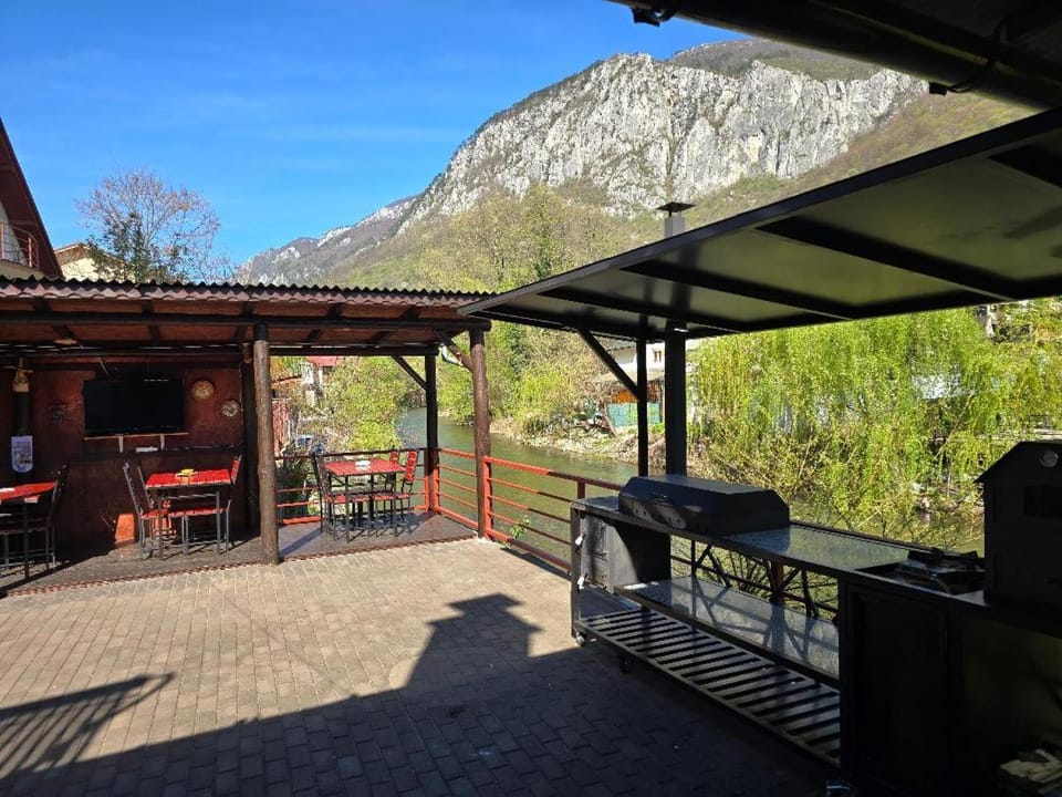Day, Natural landscape, Dining area, Mountain view