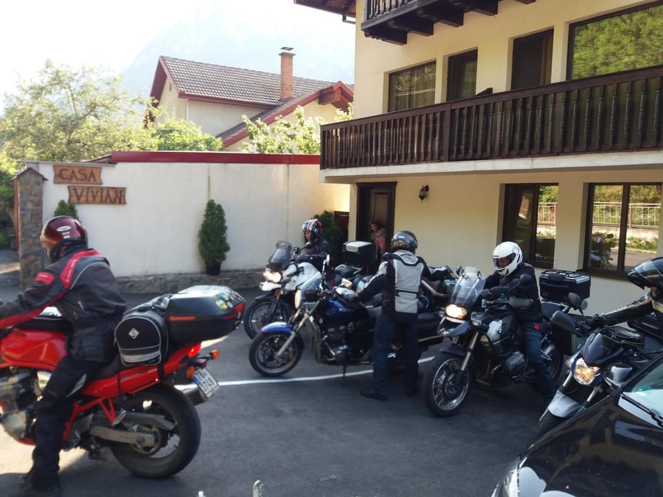 Property building, Facade/entrance, Property logo or sign, On site, Mountain view, Street view, group of guests