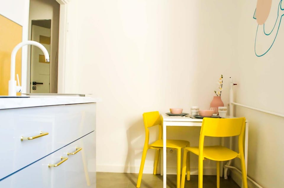Bathroom, Kitchen or kitchenette, Dining area
