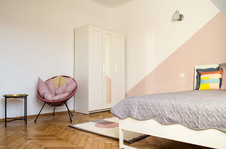 Bed, Living room, Seating area, Bedroom