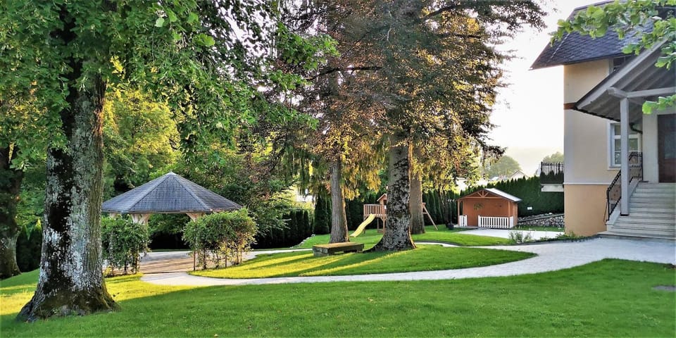 Property building, Day, Garden, Seating area, Garden view, Inner courtyard view