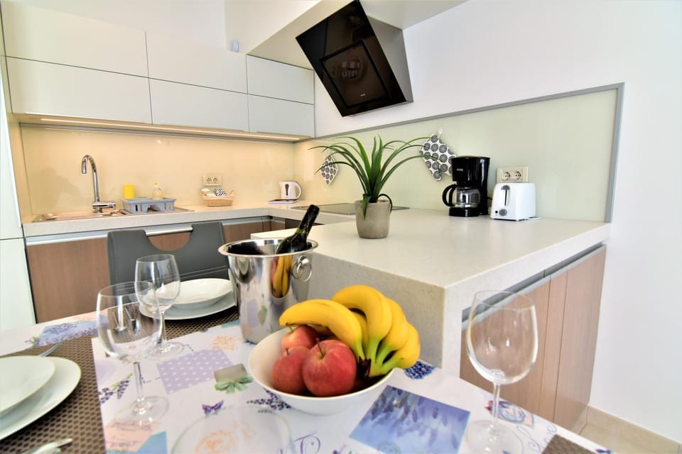 Coffee/tea facilities, Dining area, Drinks, toaster