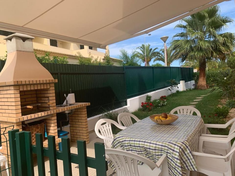 Casa das Roseiras House in Ferragudo