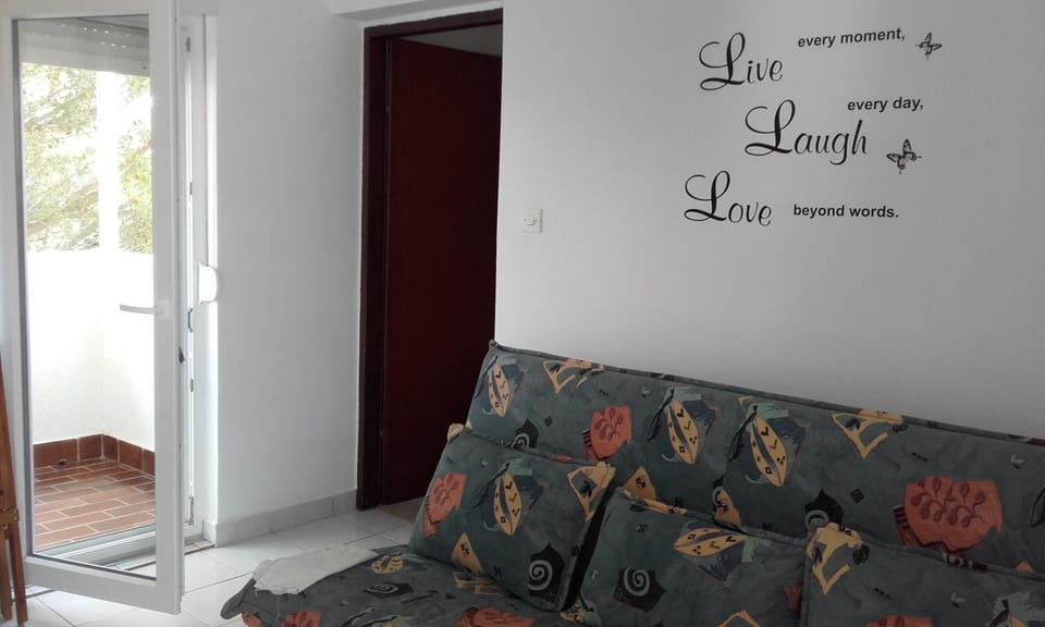 Apartman Mendula 1 Apartment in Peroj