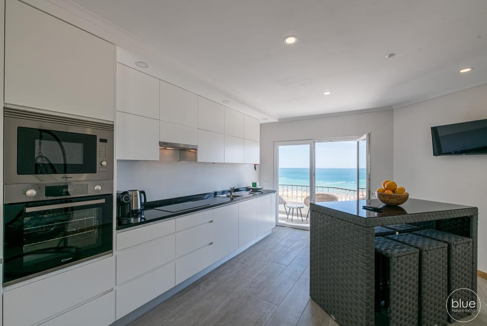 Kitchen or kitchenette, Dining area, Sea view